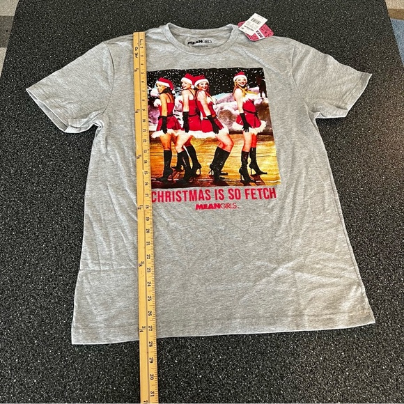 4/$20 NWT Gray Mean Girls Christmas T-Shirt (M) - Picture 2 of 7